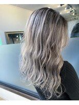 ケーアンドケー(K&K)&nbsp;ホワイトグレージュ　バレイヤージュ