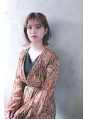 〈襟足浮きが気にならない〉レイヤーを入れたくびれミディアム