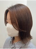 まとまり良く、自然なシルエットのミニボブスタイル