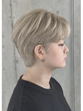 ドアベルヘアリビング(Door Bell hair Living) ホワイトベージュショートカット