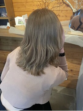 ビスクヘアデザイン(bisq hair design) ミルクティーベージュ×ミディアム
