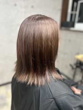 スティルバイト(STILL BITE) ピンクベージュカラー　切っぱなしボブ