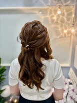 ワンス バイ エメ(ONCE by am'e)&nbsp;耳上ハーフアップゆる巻き