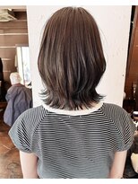 ティーシェル(TIECHEL)&nbsp;小顔イメチェン、ブルーグレージュカラーくびれレイヤーボブ