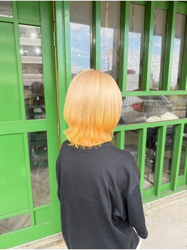 イエローベージュ