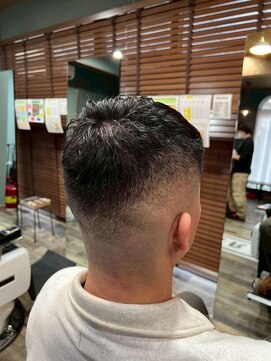 スタンドバーバー 柏(STAND BARBER) 刈り上げセンターパート/波巻きツイストスパイラル/柏