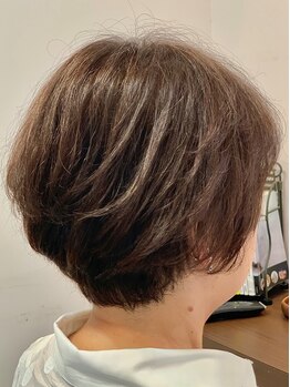 クロムヘアー(CHROME HAIR)の写真/白髪ぼかしでもお洒落に染まるグレイカラー♪ケアにこだわるCHROME HAIRなら、ダメージレスに綺麗が長持ち!