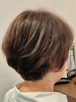 白髪ぼかしでもお洒落に染まるグレイカラー♪ケアにこだわるCHROME HAIRなら、ダメージレスに綺麗が長持ち!