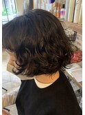 ショートスタイルにはパーマで立体感を！