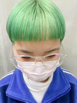 テトヘアー(teto hair) ペールグリーン、刈り上げ女子。ベリーショート、黄緑カラー