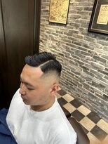 ミリオンバックス 御徒町店(Million Backs)&nbsp;サイドパート/スキンフェード/かき上げ<理容室>[メンズ]