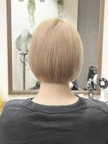 アルバ ヘアリゾート(ALBA)&nbsp;【ALBAさわ】ハイトーンのショートボブ