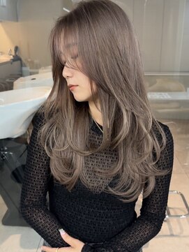 ヨロ 小岩(YOLO) ミルクティーグレージュハイライトケアブリーチレイヤーカット