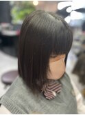 20代30代大人かわいいツヤ感前下がりオン眉ショート