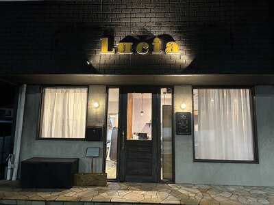 平日カット19時までカラー、パーマ18時まで受付可能です。