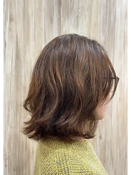 ヘアデザイン トリップ(HAIR DESIGN TRIP) ミディアムレイヤー×ゆるめウェーブのスタイル