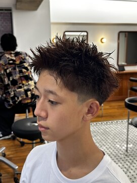 ザデイトウキョウ 表参道 青山(THE DAY TOKYO) テーパーフェードスパイキーショート