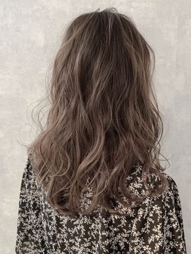 イール(iIIL) 【iIIL hair lounge】甘辛無造作カールミディ 外国人風
