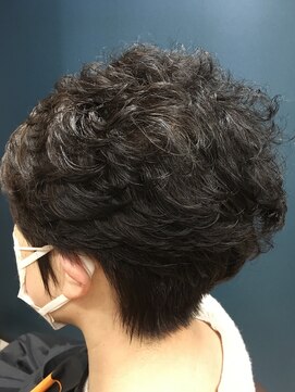 ヘアサロンアンドヘアメイクディー(hair salon hair make D) 仙台D　簡単スタイリング×パーマショート×黒艶仕上げstyle