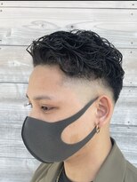 ディセンシー(Dicency)&nbsp;無造作パーマミドルフェードスタイル