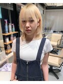 ブロンド/ブロンドベージュ/顔まわりカット/ハイトーン