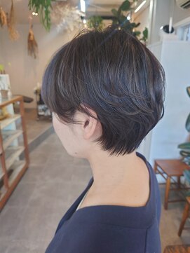 タオ(tao) ハイライト耳かけショート
