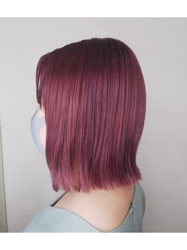 リノ(Lino) ワインレッドカラー×切りっぱなし外ハネスタイル