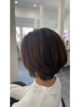 ブルージュ ヘアー(Brugge hair) 襟元スッキリ丸みショート