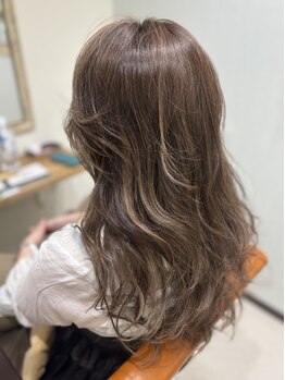 アルバ(aLba)の写真/《リニューアル1周年記念★まつげパーマもお得》ダメージレス＆肌に合わせた「似合わせカラー」をご提案♪