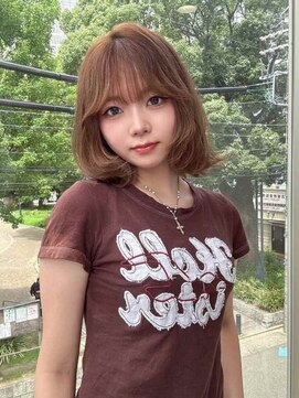 ダブル(W) 丸みミディ/顔周りレイヤーカット