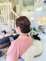 美容室 ティンカーベル シニヨンヘア