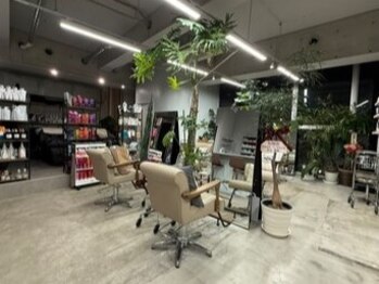 ウーフ(U-fu)の写真/広々とした空間で落ち着いてSalonTimeを楽しめる♪日常に溶け込むデザイン性のあるスタイルをご提案◎