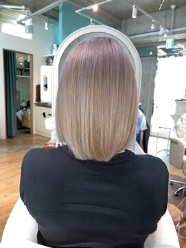 ミラシィ 成田(Mirashy) ハイライトカラーミルクティーベージュレイヤーカット