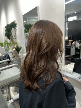 クロ(Chro) レイヤーカット×グレージュカラー