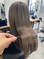 キラ 渋谷(KILLA)&nbsp;ツヤ髪スタイル/ミディアムレイヤー/ブルージュ/グレージュジュ