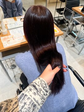 ヘアーエスクールエミュ(hair S. COEUR emu) ほんのり紫の入った赤ピンクカラー
