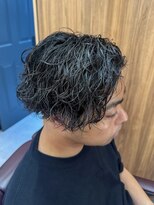 トラスト ザ バーバー 東京駅日本橋店(TRUST the Barber) センターパート/ツイストスパイラル/メンズカット