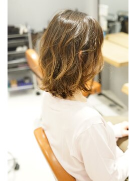 ミッシェル アフロート(michelle afloat) 10代20代30代40代50代小顔ひし形くびれラフ外ハネCカーブカット