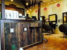 ヘアーリゾート トリップ(Hair Resort Trip)の雰囲気（バリのリゾートをモチーフにした落ち着いた雰囲気の店内です☆）