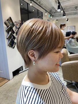 ヘアーワークス ヘルム 渋谷店(HAIR WORKS HELM) ベージュショート
