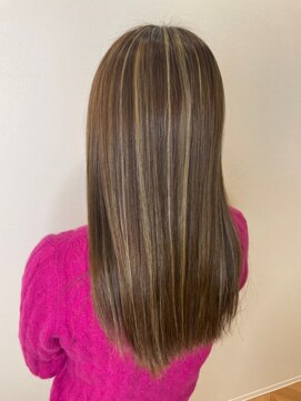 モルニ(MORNI) 髪質改善トリートメント_マロンベージュ Aラインボブ かきあげ