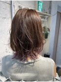ミディアムレイヤー外ハネスタイル