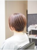 大人女性におすすめ！脱白髪染めとも相性良いショートボブ