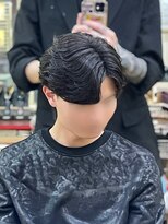 レボルトヘアー(R EVOLUT hair) フェザーショート襟足有センターパートフェザーパーマニュアンス