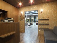 across hair design　蒲田東口店　駅地近なのに隠れ家サロン