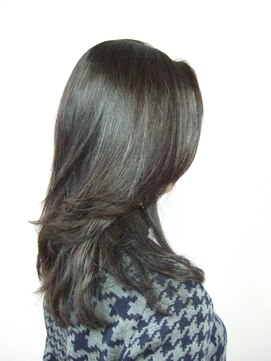 美容室 人形の家 本店 自然な流れ。ツヤが自慢！