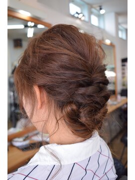 カラーアトリエ イロドリ(彩) “ゆるふわ”編み込み