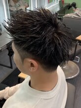 頭の形に合わせた似合わせメンズスタイルが魅力！