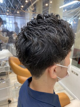 クオリス 上板橋店(QUALIS) メンズ20.30代に大人気！ツーブロ×刈り上げ×癖毛風パーマ