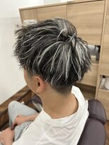 ヒカリ バイ イサミ 西川口(Hikari by ISAMI)&nbsp;ジェットモヒカン/金メッシュ/ツイストパーマ〈理容室〉西川口